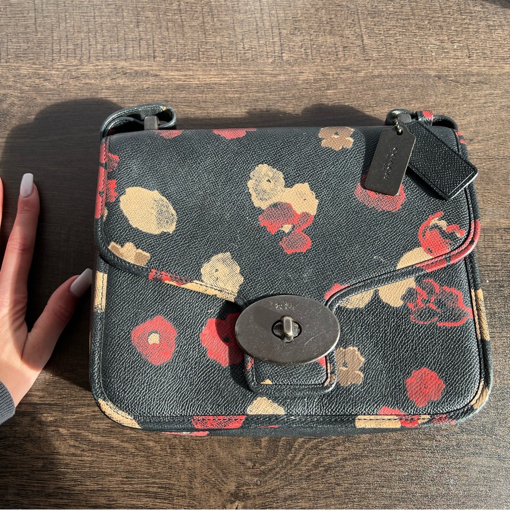 Coach crossbody in amazing shape